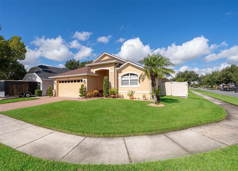 Activo con contrato: $379,900 (3 camas, 2 baños, 1664 Pies cuadrados)