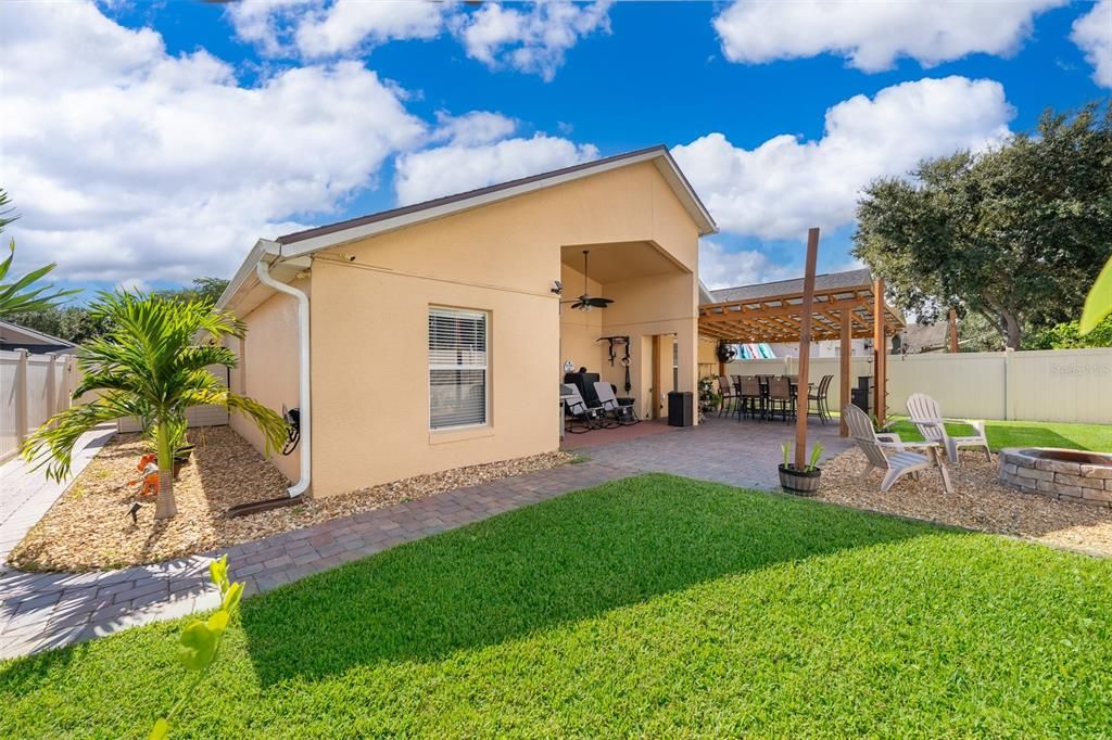 Activo con contrato: $379,900 (3 camas, 2 baños, 1664 Pies cuadrados)