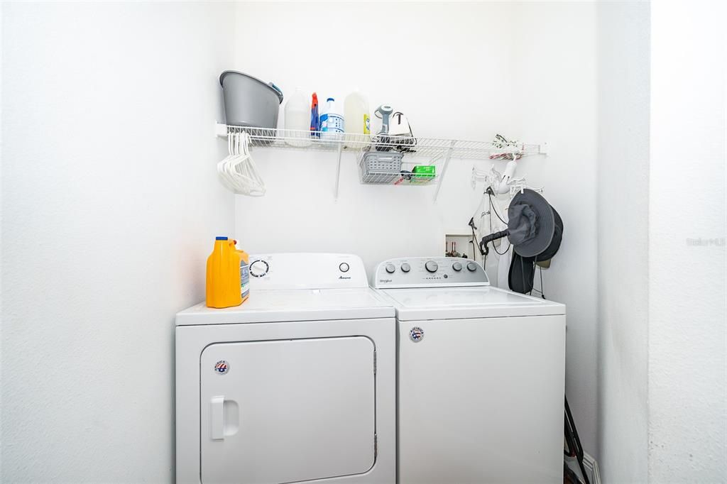 Activo con contrato: $379,900 (3 camas, 2 baños, 1664 Pies cuadrados)