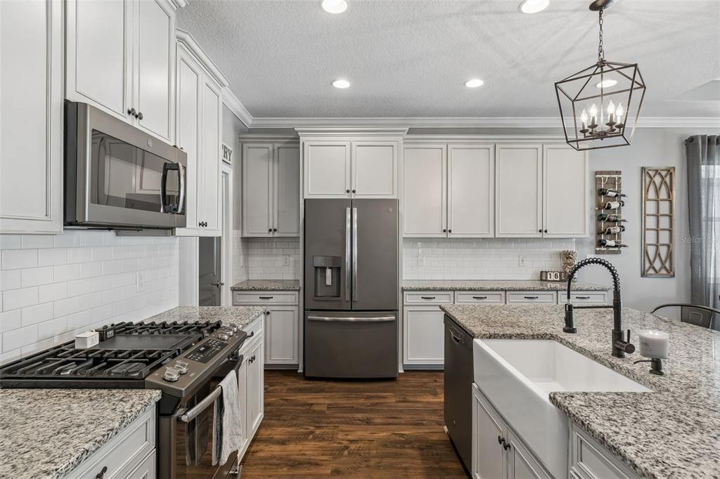 Active With Contract: $758,000 (4 beds, 2 baths, 2848 Square Feet)