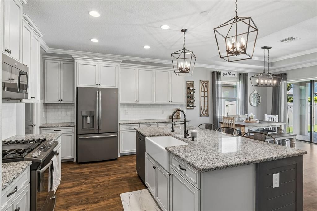 Active With Contract: $758,000 (4 beds, 2 baths, 2848 Square Feet)