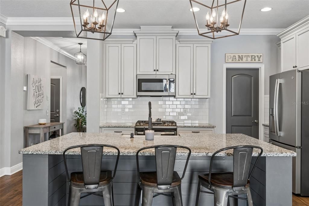 Active With Contract: $758,000 (4 beds, 2 baths, 2848 Square Feet)