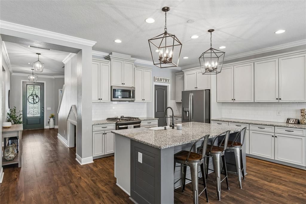 Active With Contract: $758,000 (4 beds, 2 baths, 2848 Square Feet)