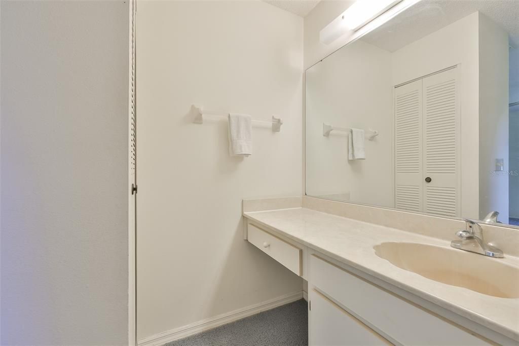 For Sale: $159,000 (2 beds, 2 baths, 1516 Square Feet)
