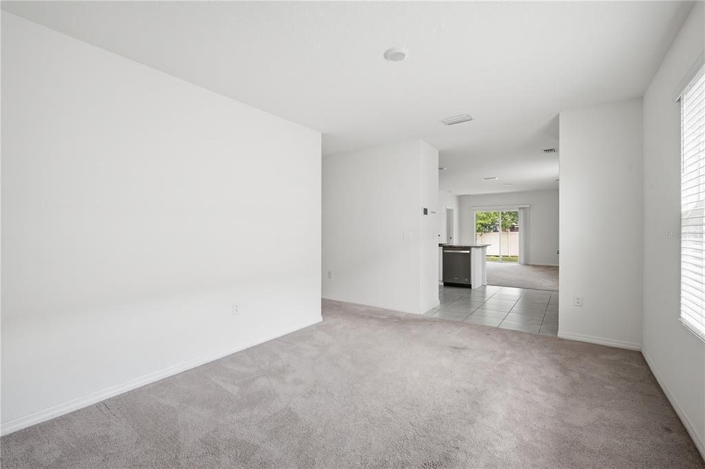 В аренду: $2,250 (4 спален, 2 ванн, 1516 Квадратных фут)