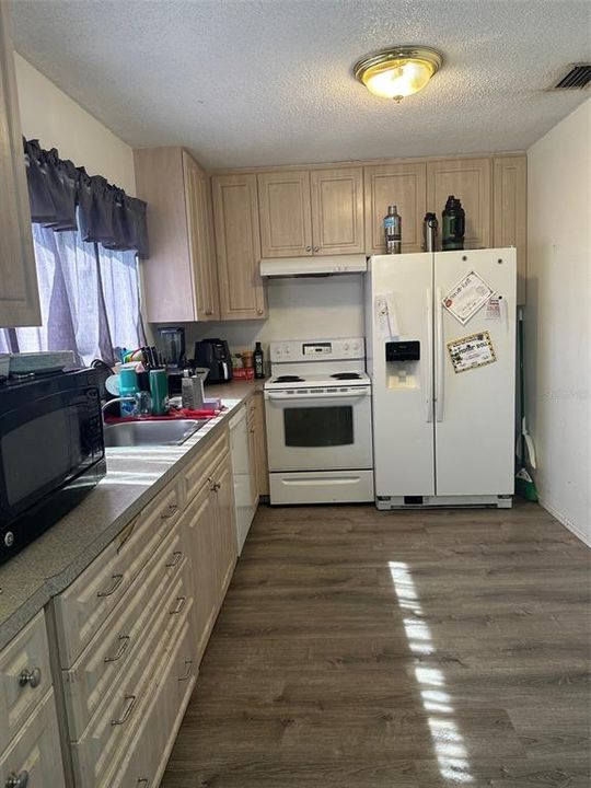 En Venta: $178,900 (3 camas, 2 baños, 1004 Pies cuadrados)