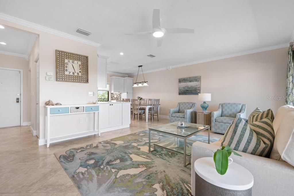 For Sale: $695,000 (2 beds, 2 baths, 1011 Square Feet)