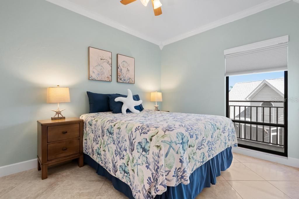 For Sale: $695,000 (2 beds, 2 baths, 1011 Square Feet)