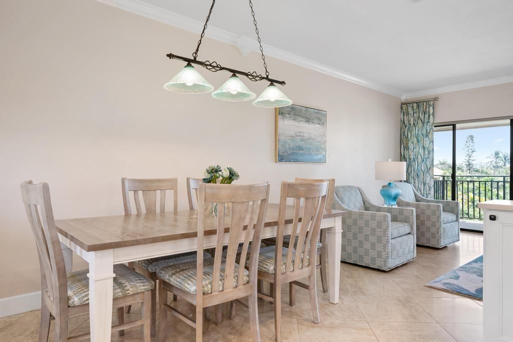 For Sale: $695,000 (2 beds, 2 baths, 1011 Square Feet)