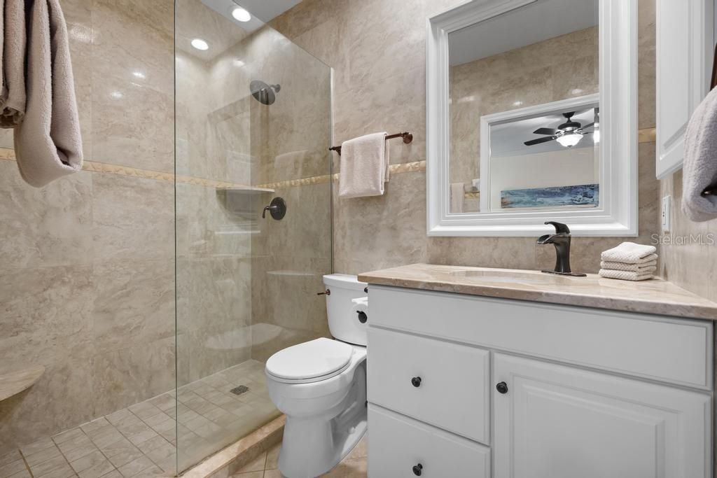 For Sale: $695,000 (2 beds, 2 baths, 1011 Square Feet)