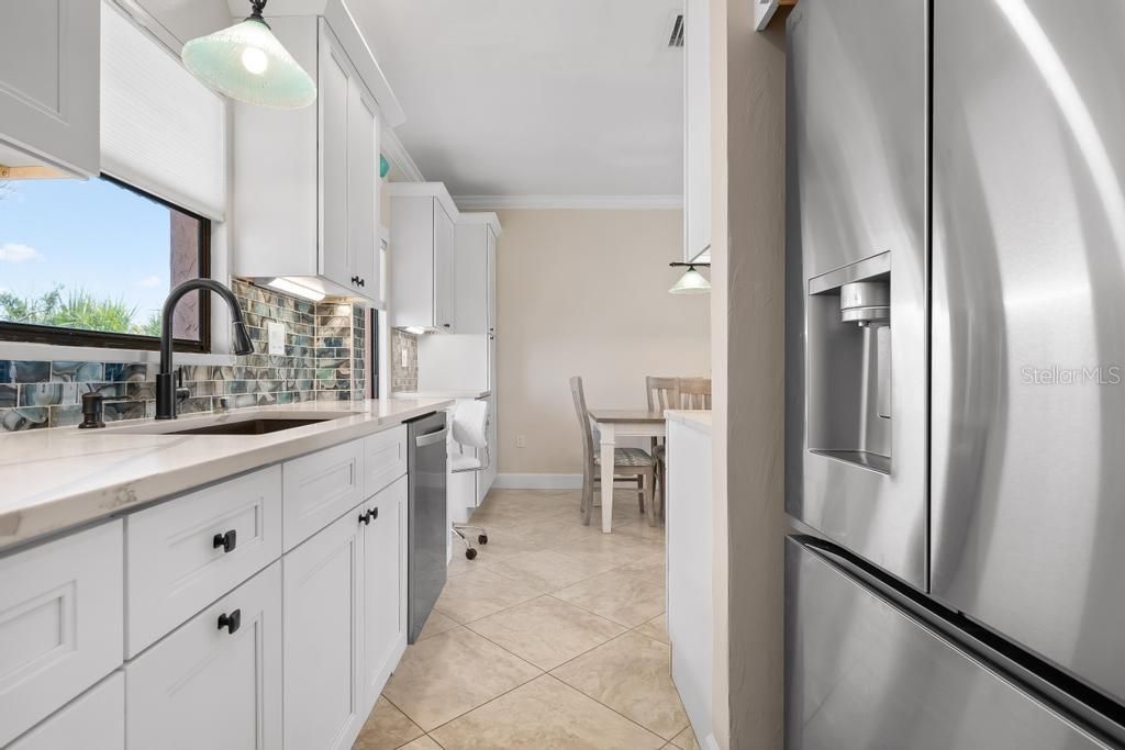 For Sale: $695,000 (2 beds, 2 baths, 1011 Square Feet)