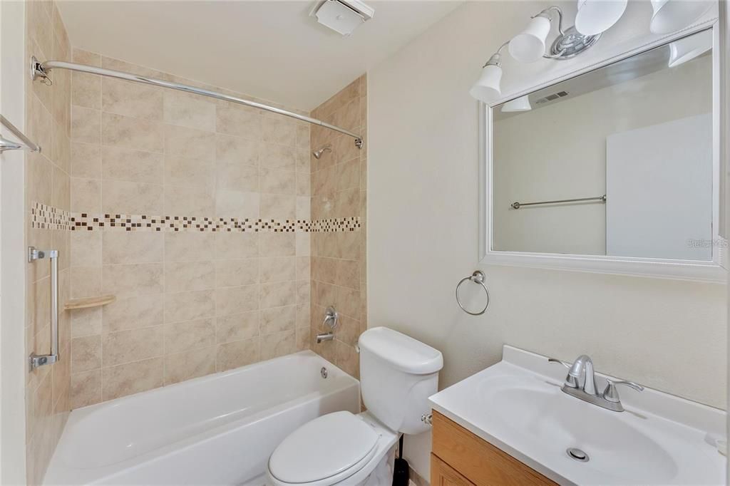Activo con contrato: $269,900 (2 camas, 2 baños, 1054 Pies cuadrados)