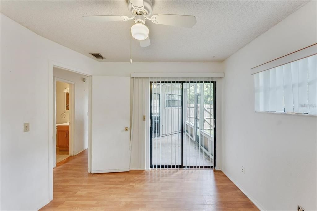 Activo con contrato: $269,900 (2 camas, 2 baños, 1054 Pies cuadrados)