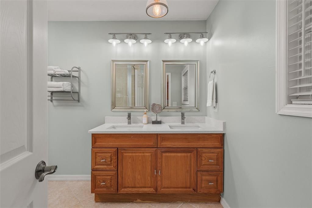 For Sale: $784,999 (3 beds, 2 baths, 2004 Square Feet)