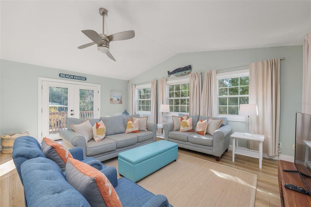 For Sale: $784,999 (3 beds, 2 baths, 2004 Square Feet)