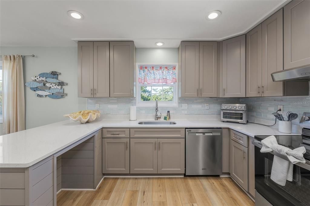 For Sale: $784,999 (3 beds, 2 baths, 2004 Square Feet)
