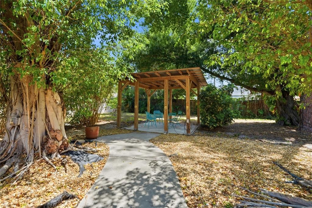 Active With Contract: $469,000 (3 beds, 2 baths, 1656 Square Feet)