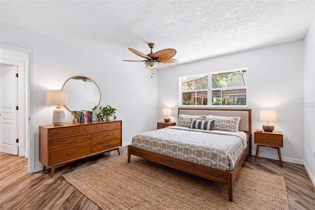 Active With Contract: $469,000 (3 beds, 2 baths, 1656 Square Feet)