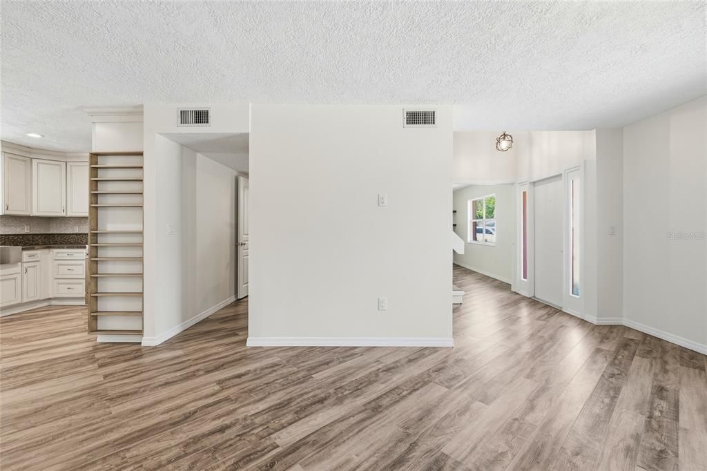 Active With Contract: $469,000 (3 beds, 2 baths, 1656 Square Feet)
