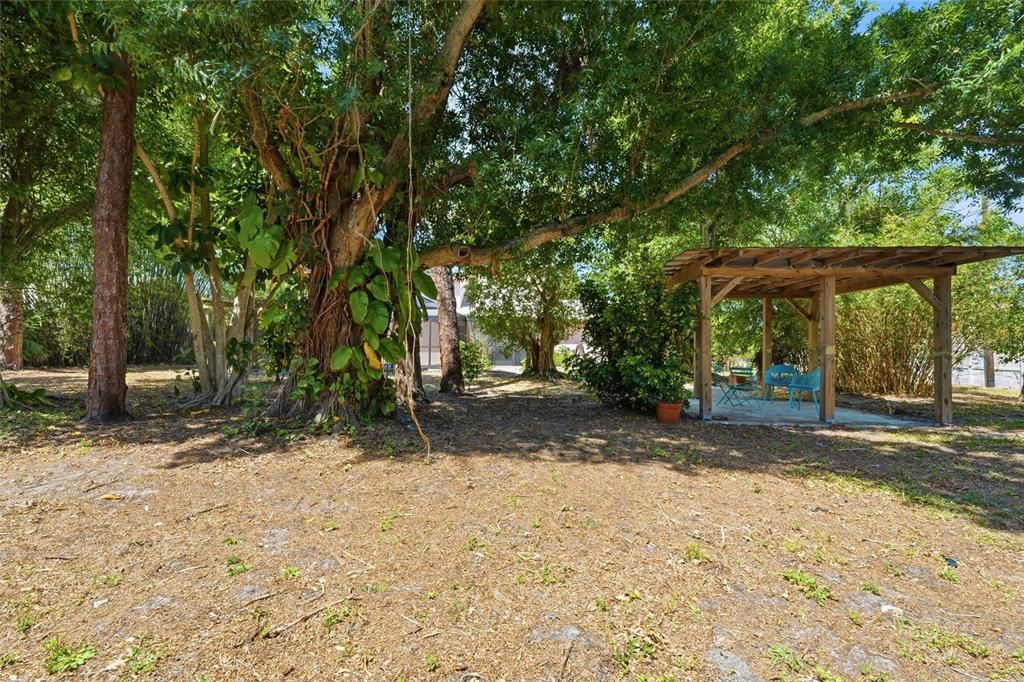 Active With Contract: $469,000 (3 beds, 2 baths, 1656 Square Feet)