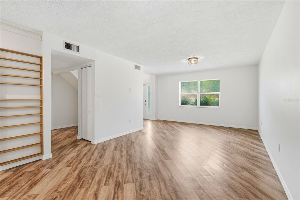 Active With Contract: $469,000 (3 beds, 2 baths, 1656 Square Feet)