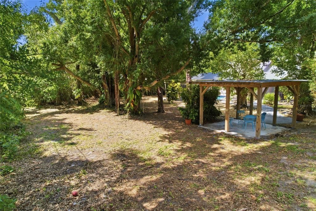 Active With Contract: $469,000 (3 beds, 2 baths, 1656 Square Feet)