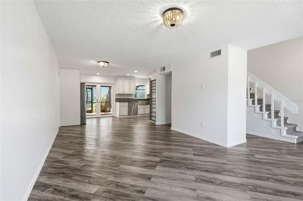 Active With Contract: $469,000 (3 beds, 2 baths, 1656 Square Feet)