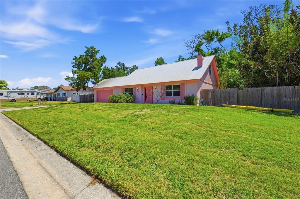 Active With Contract: $469,000 (3 beds, 2 baths, 1656 Square Feet)
