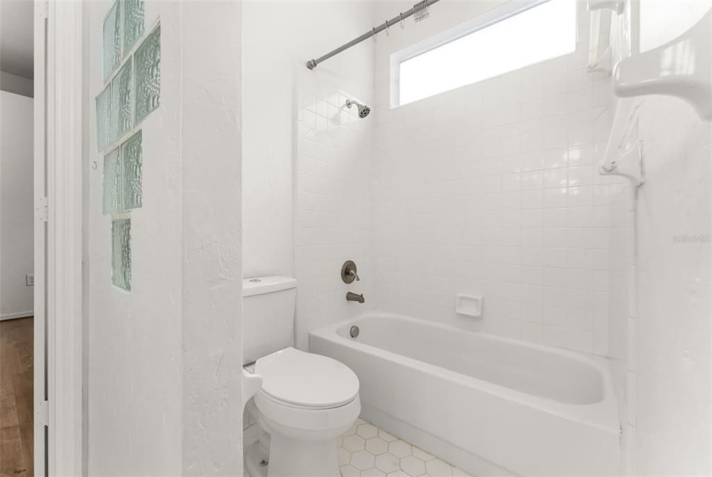 For Sale: $524,900 (4 beds, 3 baths, 2566 Square Feet)