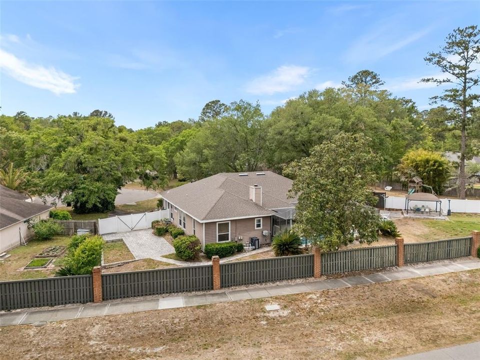 For Sale: $524,900 (4 beds, 3 baths, 2566 Square Feet)