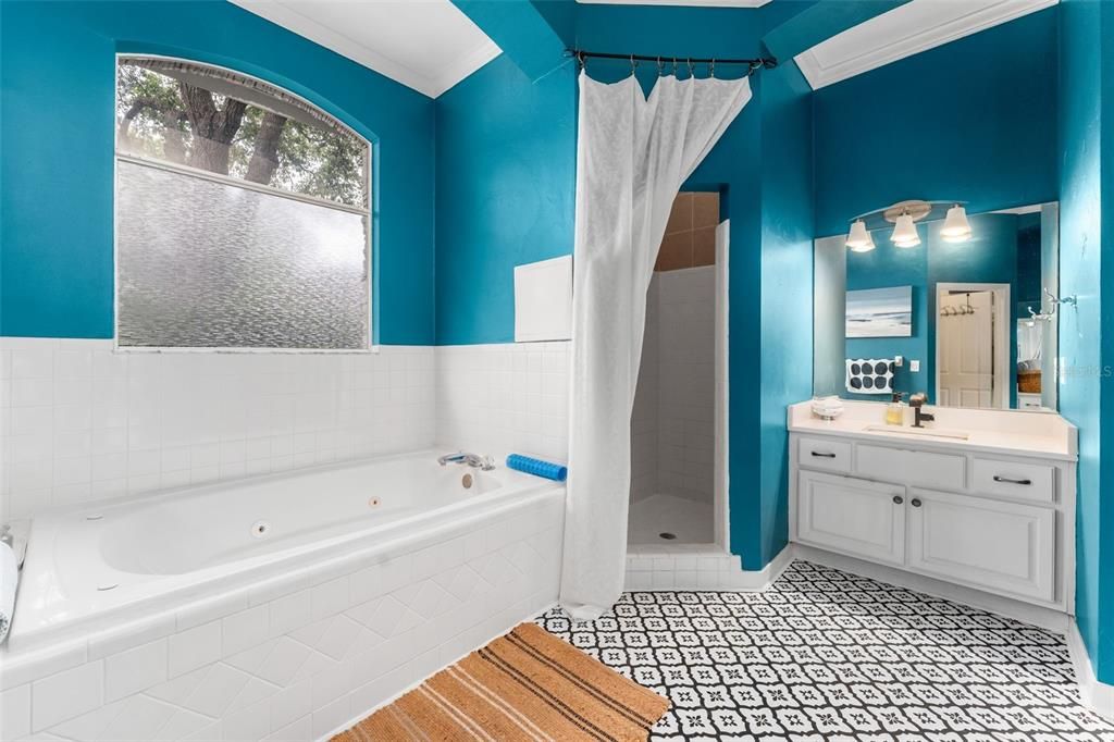 For Sale: $524,900 (4 beds, 3 baths, 2566 Square Feet)
