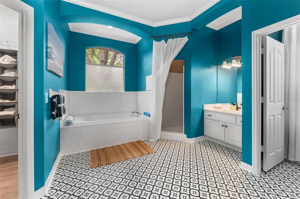 For Sale: $524,900 (4 beds, 3 baths, 2566 Square Feet)