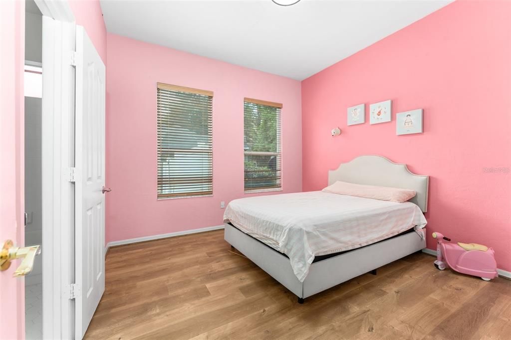 For Sale: $524,900 (4 beds, 3 baths, 2566 Square Feet)