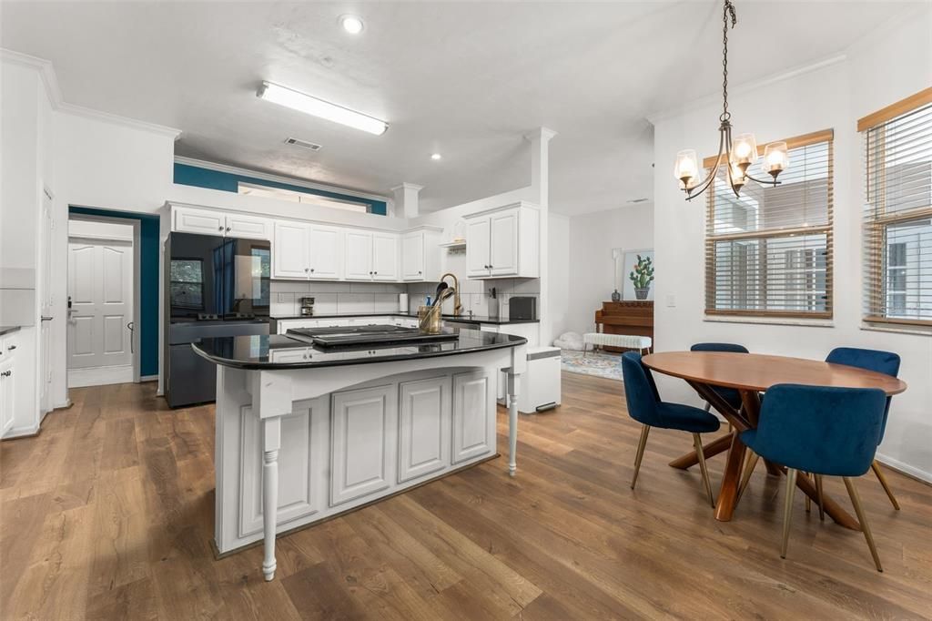 For Sale: $524,900 (4 beds, 3 baths, 2566 Square Feet)