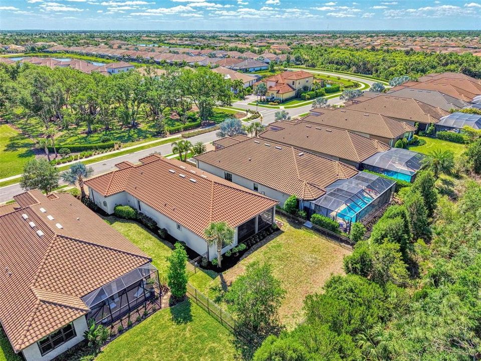 Под контрактом: $989,000 (3 спален, 3 ванн, 2268 Квадратных фут)