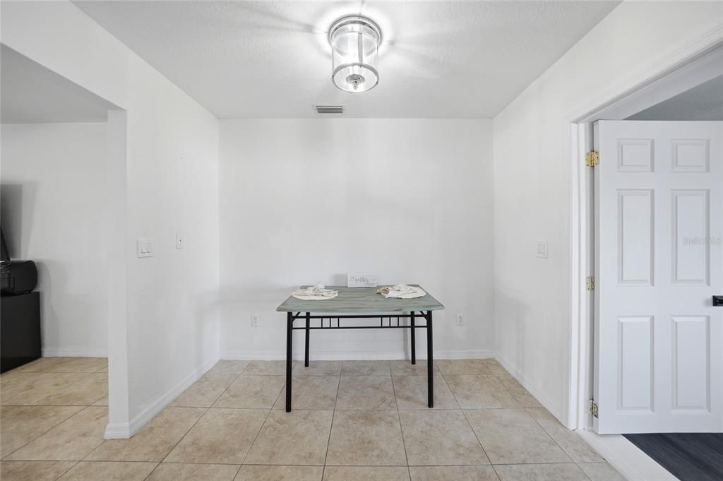 Activo con contrato: $189,900 (3 camas, 1 baños, 987 Pies cuadrados)