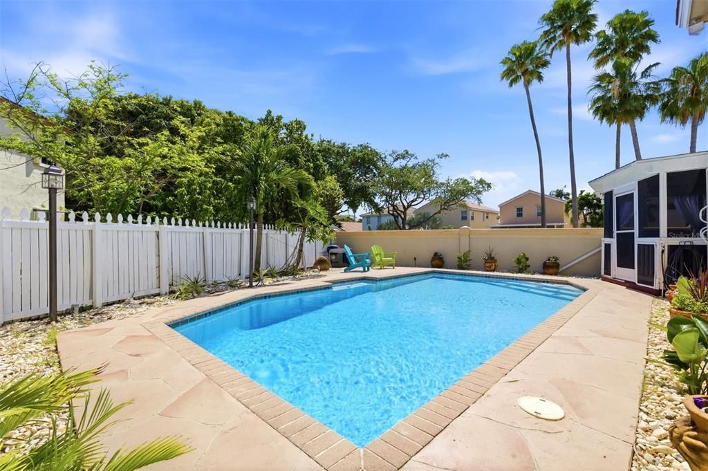 En Venta: $599,000 (4 camas, 2 baños, 1696 Pies cuadrados)