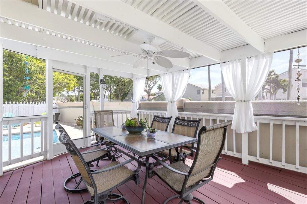 En Venta: $599,000 (4 camas, 2 baños, 1696 Pies cuadrados)