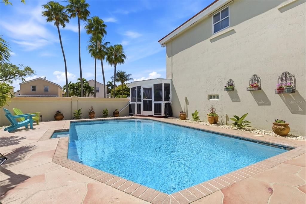En Venta: $599,000 (4 camas, 2 baños, 1696 Pies cuadrados)