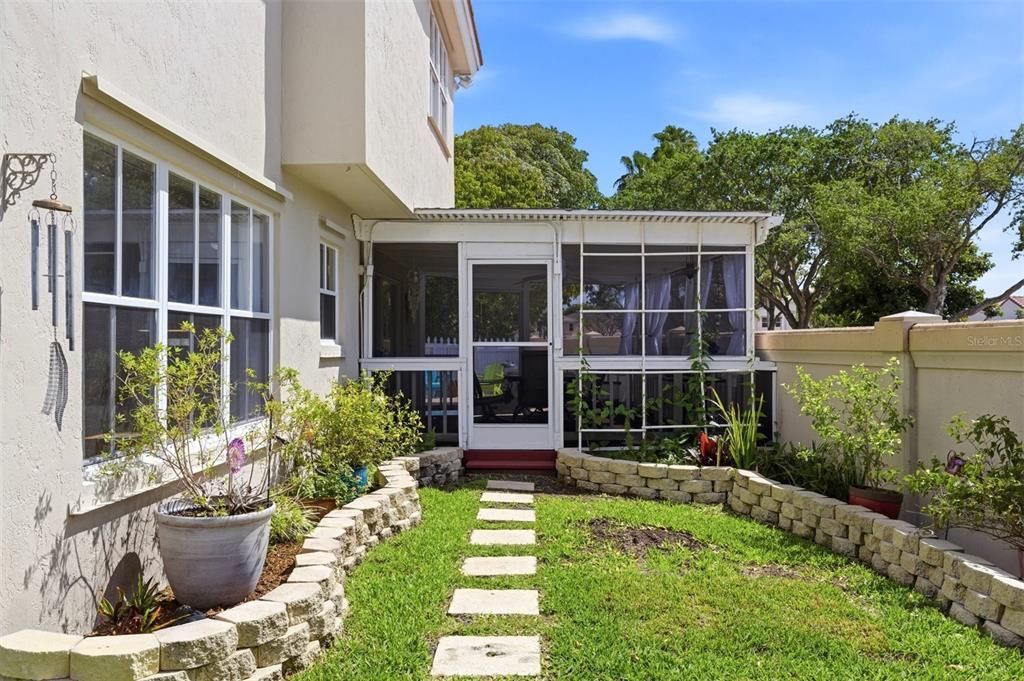En Venta: $599,000 (4 camas, 2 baños, 1696 Pies cuadrados)