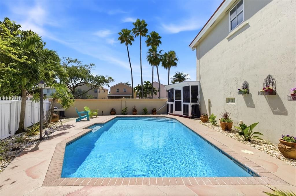 En Venta: $599,000 (4 camas, 2 baños, 1696 Pies cuadrados)