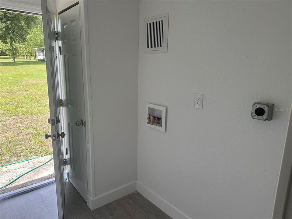 На продажу: $164,900 (2 спален, 2 ванн, 1092 Квадратных фут)