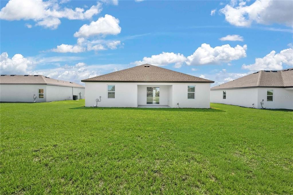 Activo con contrato: $370,900 (3 camas, 2 baños, 1902 Pies cuadrados)