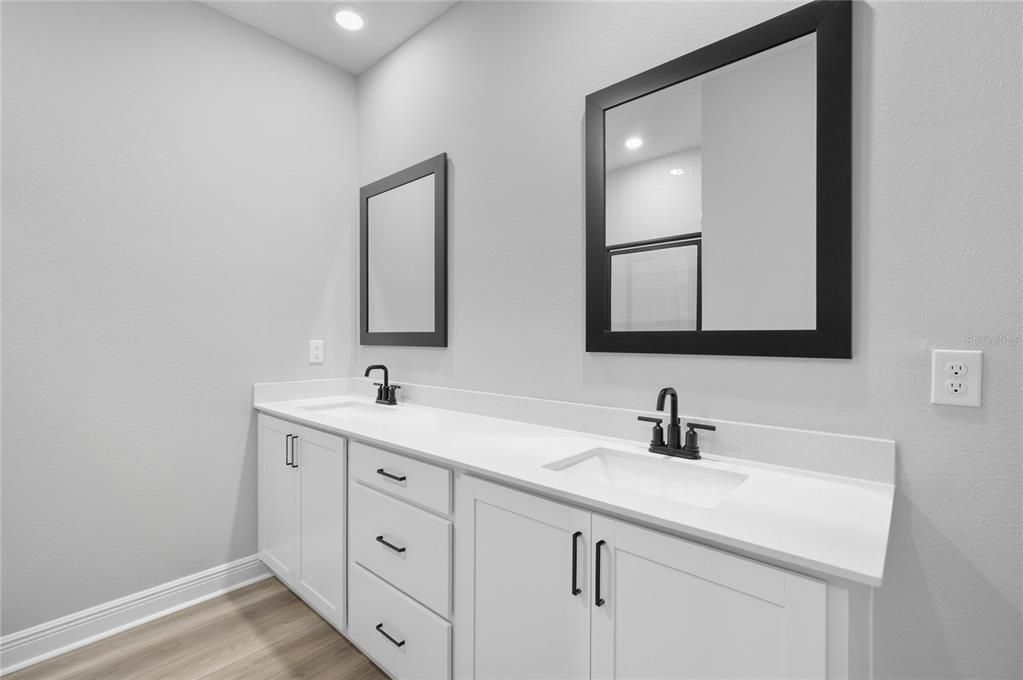 Activo con contrato: $370,900 (3 camas, 2 baños, 1902 Pies cuadrados)