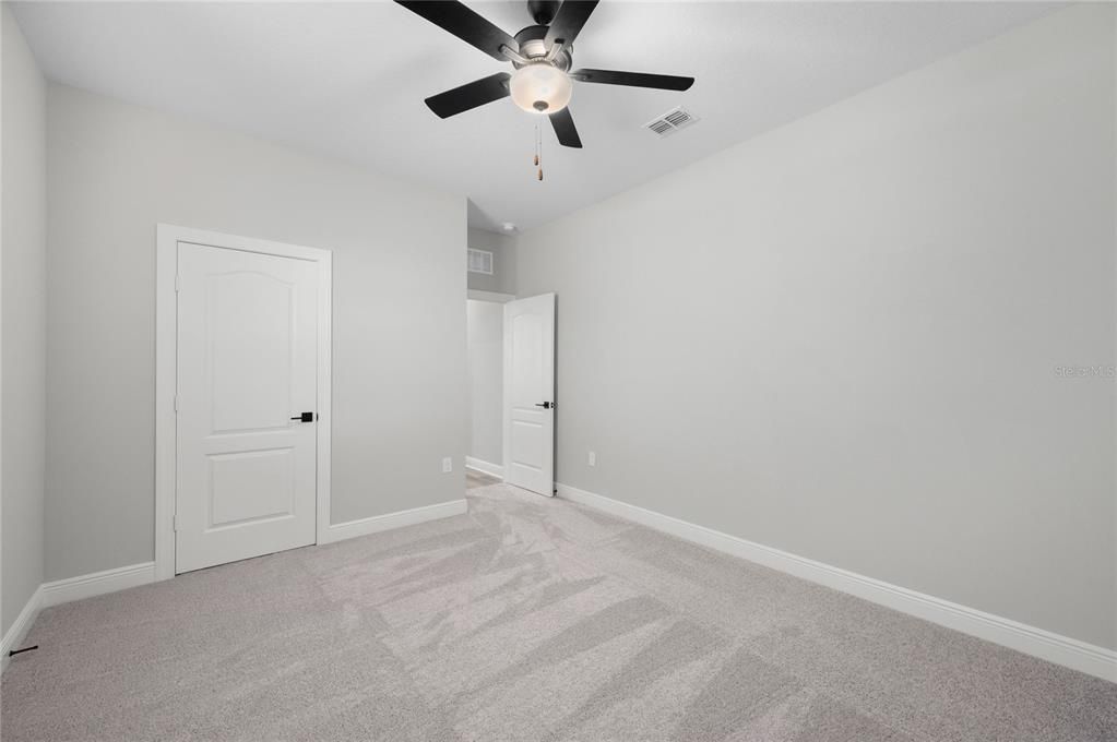 Activo con contrato: $370,900 (3 camas, 2 baños, 1902 Pies cuadrados)