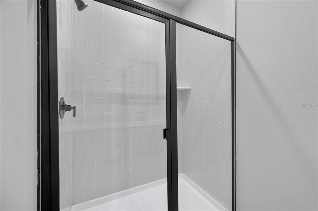 Activo con contrato: $370,900 (3 camas, 2 baños, 1902 Pies cuadrados)