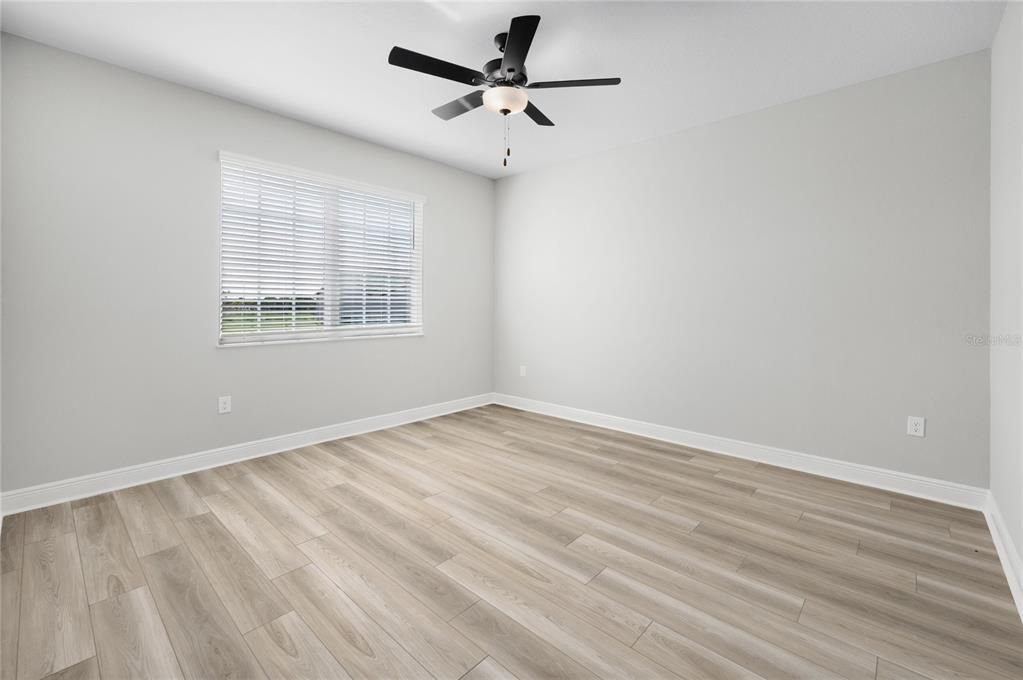 Activo con contrato: $370,900 (3 camas, 2 baños, 1902 Pies cuadrados)