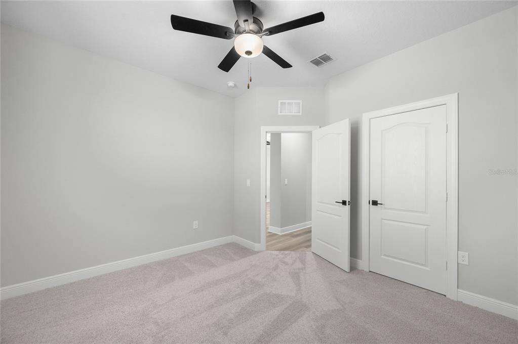 Activo con contrato: $370,900 (3 camas, 2 baños, 1902 Pies cuadrados)