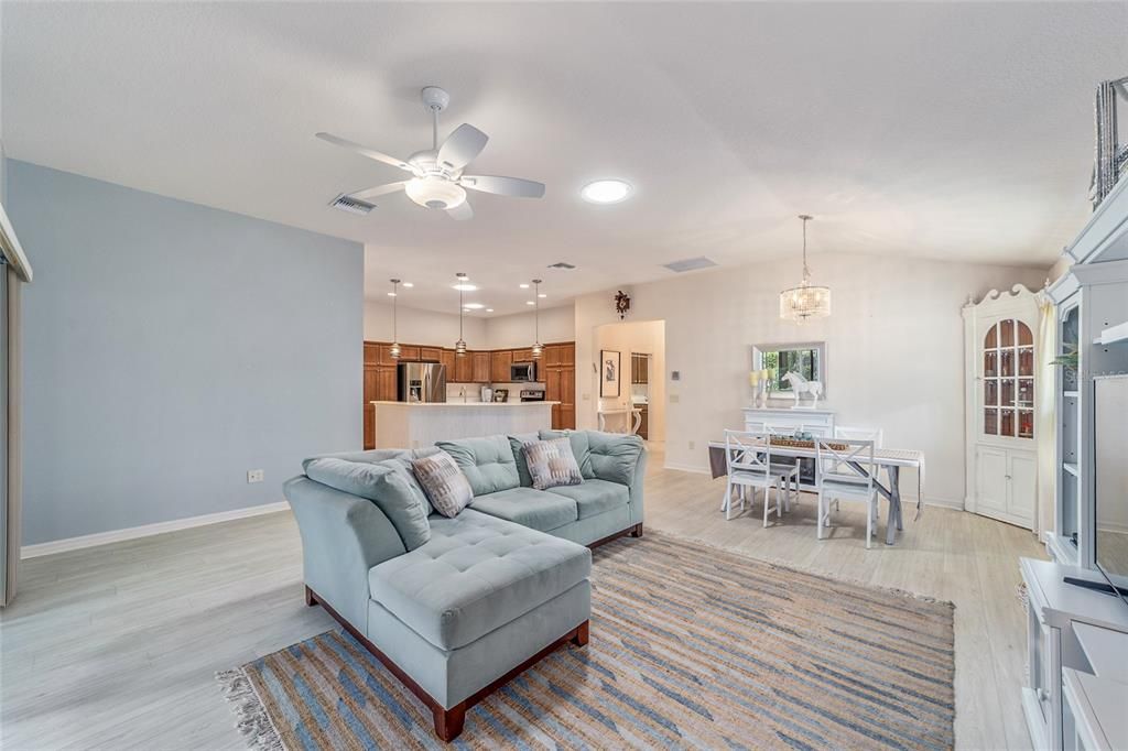En Venta: $529,900 (3 camas, 3 baños, 1903 Pies cuadrados)