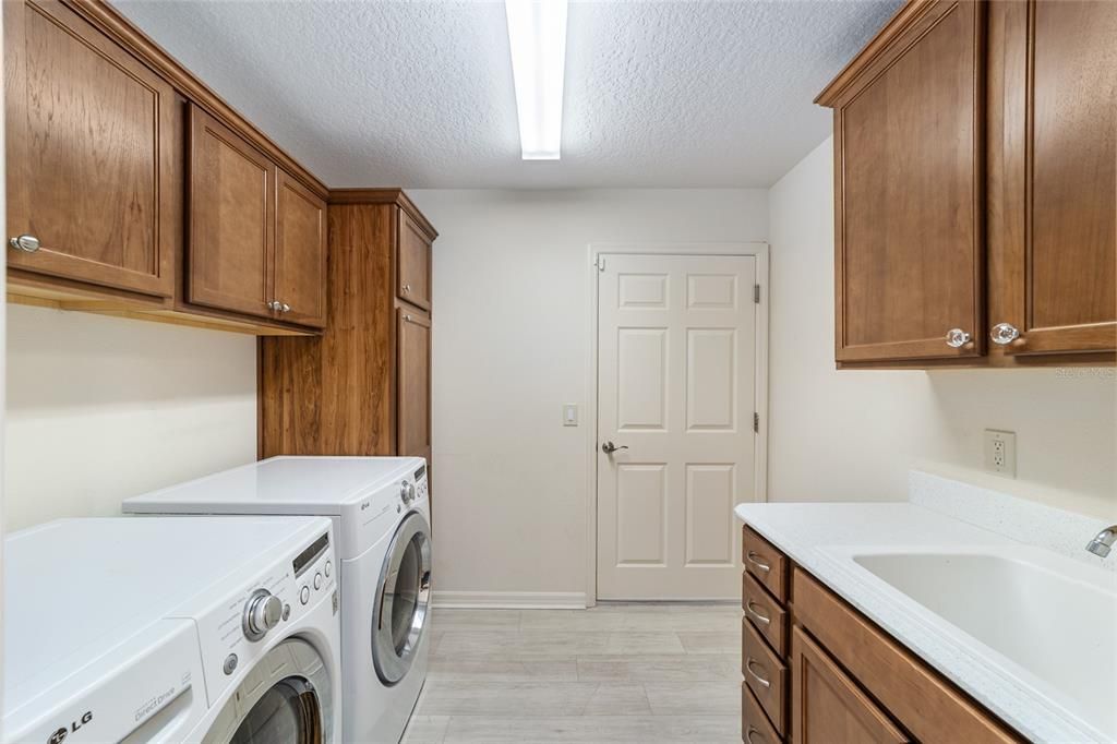 En Venta: $529,900 (3 camas, 3 baños, 1903 Pies cuadrados)